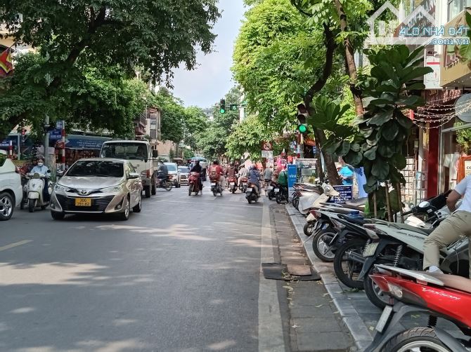 Nhà mặt phố Hàng Bông, 200m ra Hồ Gươm, 416m2, MT: 14.5m - 298 tỷ * đầu tư lãi ngay 798 tỷ