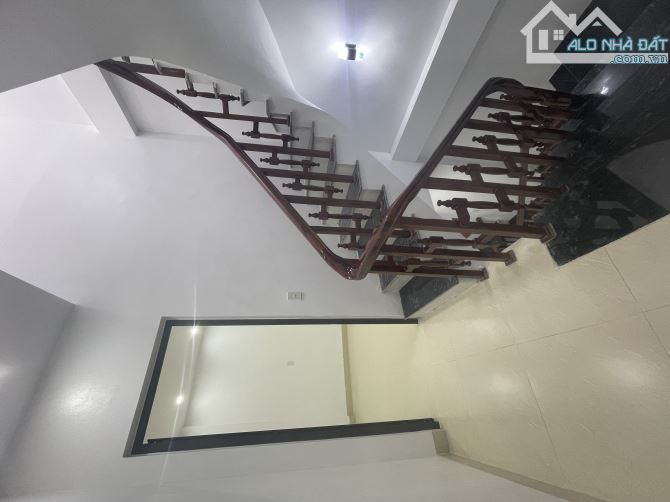 1.9 tỷ căn nhà 3 tầng dt 40.3m. Nhà đẹp long lanh Trần Lãm Tp Thái Bình - 1
