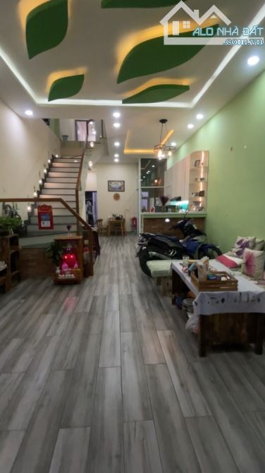 (Q8) B.ÁN N.HÀ BÌNH CHÁNH - 5X28M - NỘI THẤT ĐẸP, SÂN VƯỜN RỘNG - HẺM XE HƠI - 1