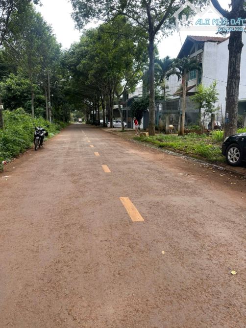 BÁN ĐẤT TẶNG NHÀ MẶT TIỀN Y LINH NGAY KHU TÂN PHONG - Loctran - 1