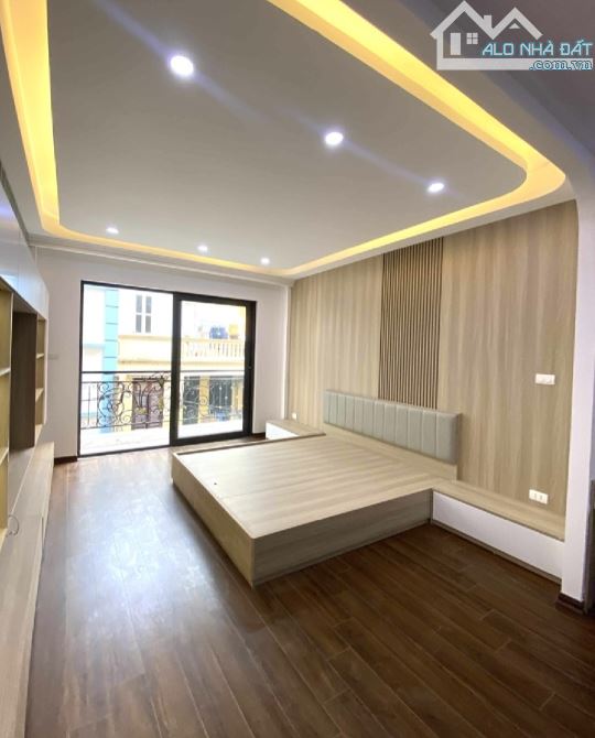 Chủ gửi bán gấp căn nhà 43m² đẹp, sát mặt phố Trần Quốc Hoàn. Vị trí đắc địa, tiện ích đầy - 1