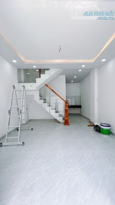 CÁCH MẶT TIỀN 50m - NHÀ MỚI 2 TẦNG TẠI BẾN VÂN ĐỒN F5 Q4 - 1