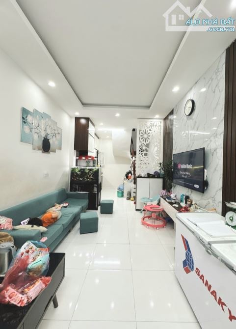 NHÀ ĐẸP VÕ THỊ SÁU 35M-3 NGỦ -FULL NỘI THẤT -NGÕ XE BA GÁC ĐỖ CỬA - 1