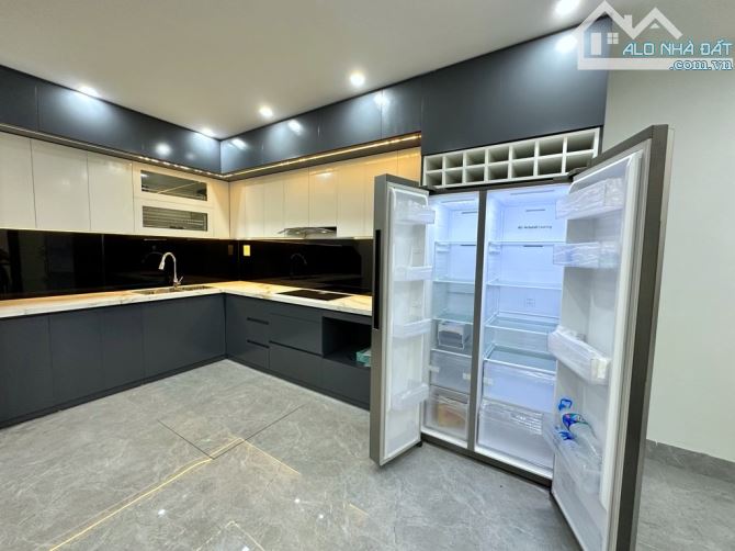 Bán nhà Phố Việt Hưng, 40m2,   máy, 6 tầng, Chào 7.95 tỷ,  - Full nội thất sang xịn - 1