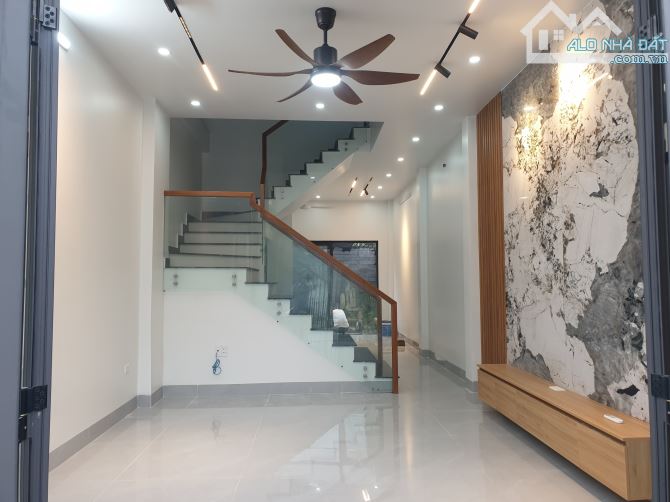 BÁN NHÀ 3.35 TỶ 3 TẦNG 84M2 CÓ SÂN ĐỂ Ô TÔ NGÕ KHU ĐÔ THỊ MỸ TRUNG - 1
