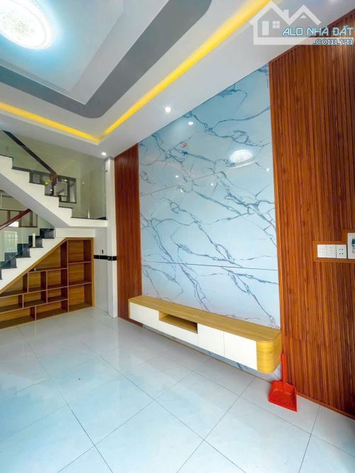 Bán gấp căn nhà 1 lầu 1 trệt sổ hồng riêng thổ cư full - 1