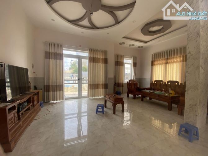 Bán Nhà Mặt Tiền Đường Nguyễn Hoàng – Trung Tâm P.07 Đà Lạt – Sổ Riêng – 216m² Chỉ 7.75 Tỷ - 1