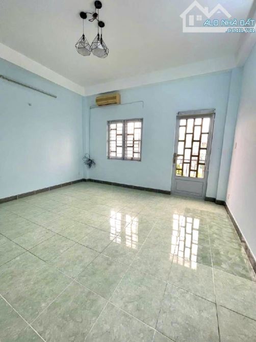 BÁN GẤP NHÀ ĐẸP NGAY CHỢ BÌNH TRỊ ĐÔNG  NGANG 4.6M X 14M SÁT BÊN TÊN LỬA - 1