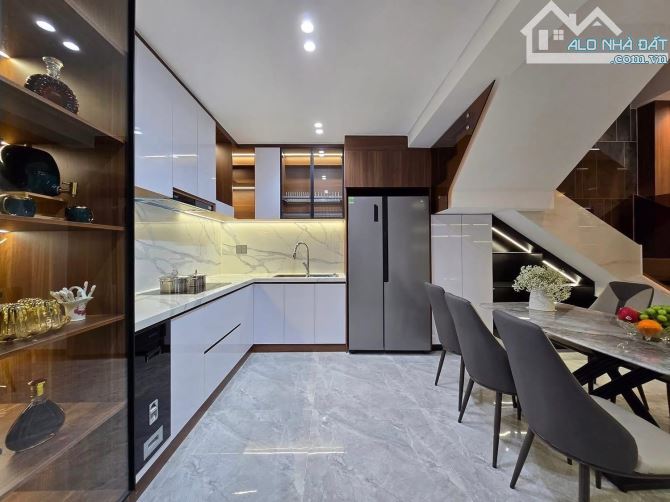 **Bán nhà p10, Tân Bình, CHDV Mặt tiền Trần Văn Quang; 5x17,5m - 20 phòng - 1