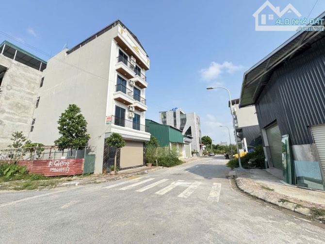 52m2 ĐẤT PHÂN LÔ, VỈA HÈ, ÔTÔ, KINH DOANH, TT TRẠM TRÔI 9.x tỷ  QUỐC LỘ 32 (ĐƯỜNG VẠN XUÂN - 1