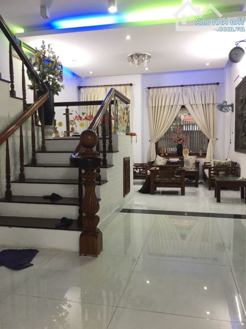 Bán nhà 2 tầng đường Trường Chinh dt: 198m2, giá chỉ 6,3 tỷ, - 1