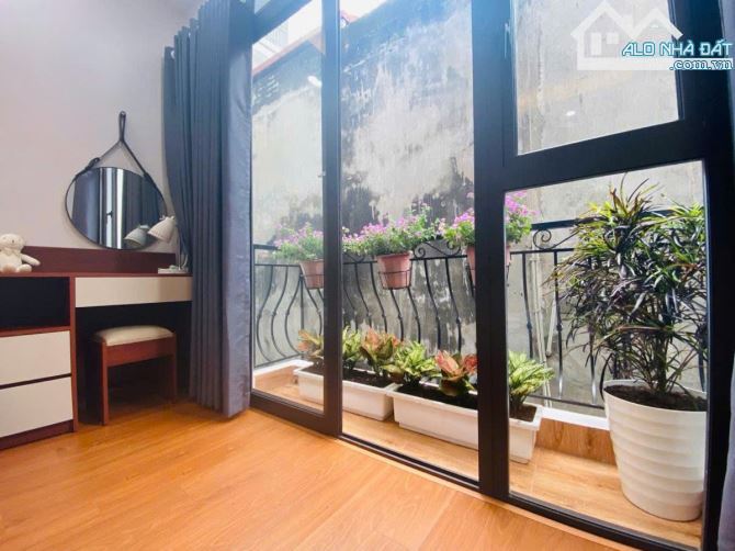 NHÀ PHÂN LÔ LẠC LONG QUÂN TÂY HỒ 32m 5 TẦNG MT 4m CÁCH HỒ TÂY 200M FULL NỘI THẤT 8.x TỶ - 1