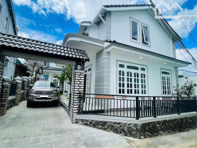🏡 Cần Bán Villa/ Biệt Thự Hẻm Xe Hơi, Đường Nguyễn Siêu, P.07, Đà Lạt – 3 Mặt Tiền - 1