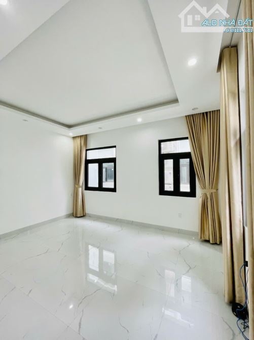 Bán căn hoàn thiện xẻ khe có thang máy Hoàng Huy Mall -  DT 78m - Mt 5m có dòng tiền cho t - 1