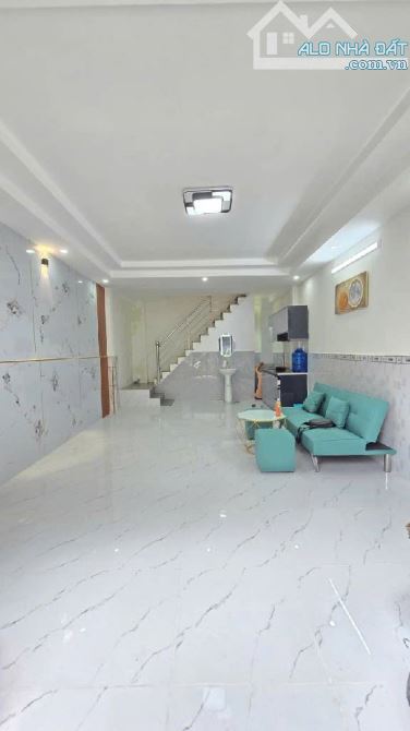 Bán nhà 3 tầng mới đẹp, 32m² (4x8), Hẻm xe hơi Lê Đình Cẩn, gần Chiến Lược, chỉ hơn 4 tỷ - 1