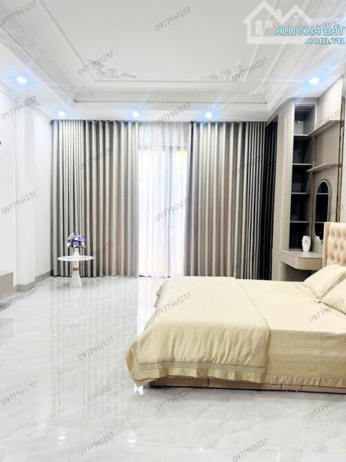BÁN NHÀ HOÀNG QUỐC VIỆT 60m2. 2 THOÁNG + THANG MÁY - GARA Ô TÔ + Ô TÔ TRÁNH - 1