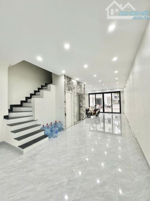 Nhà đẹp về ở! Liền kề 100m, Hoàn thiện Full nội thất, Thang Máy tại KĐT Kim Chung Di Trạch - 1