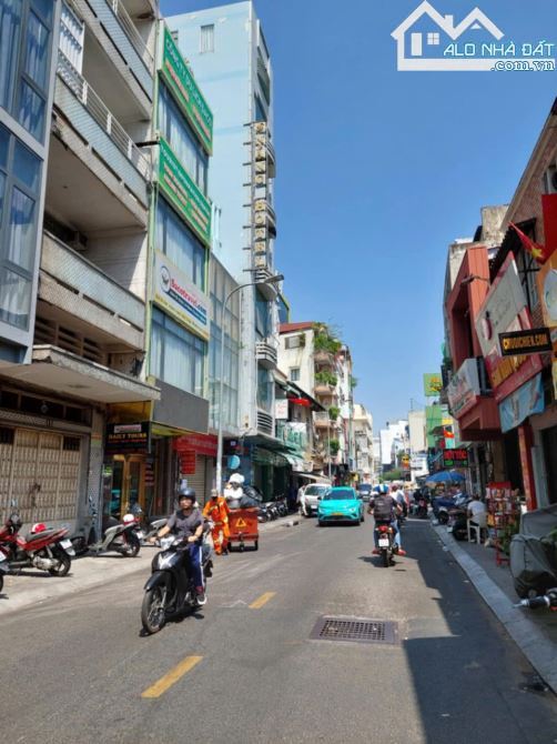 Bán Khách Sạn - MT đường Đề thám, P. Cô Giang, Quận 1 - DT: 4,7m x 15 - 7 tầng - 50 Tỷ - 1