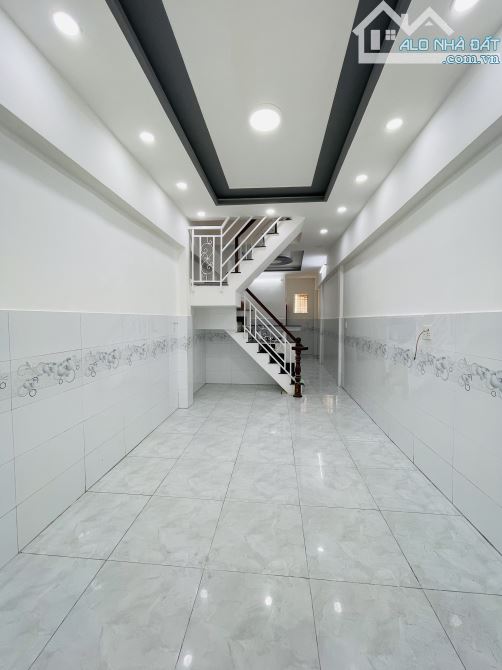 Bán Nhanh Nhà Hẻm 5m, 2 Tầng Mới Đẹp - Sát Vách Quận 5 - Âu Dương Lân, Q.8 - 1