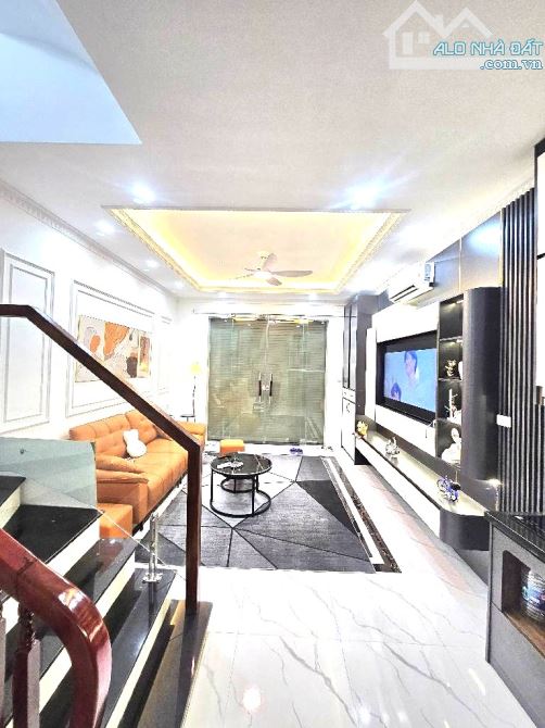 BÁN NHÀ THẠCH BÀN 32M2, 5 TẦNG, Ô TÔ ĐỖ CỬA, NỘI THẤT XỊN XÒ, 7.3 TỶ - 1