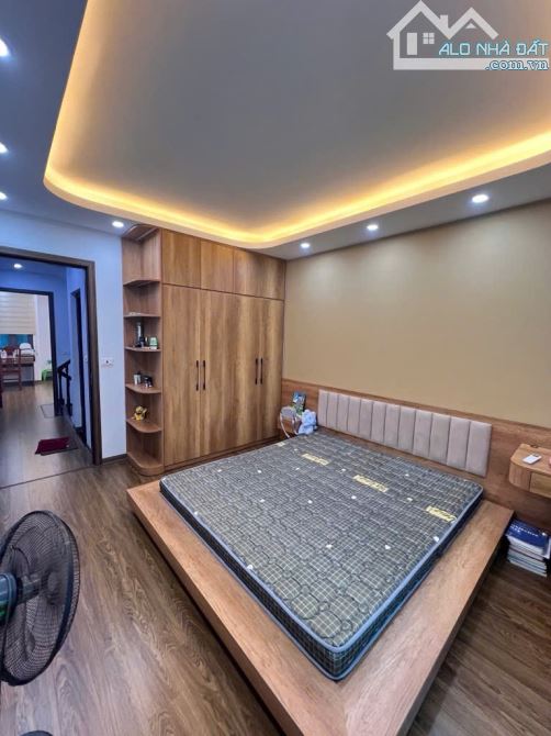 BÁN NHÀ CẦU GIẤY - VỊ TRÍ TRUNG TÂM - GẦN NHIỀU TRƯỜNG ĐẠI HỌC - DT 34M2, GIÁ HỢP LÝ - 1