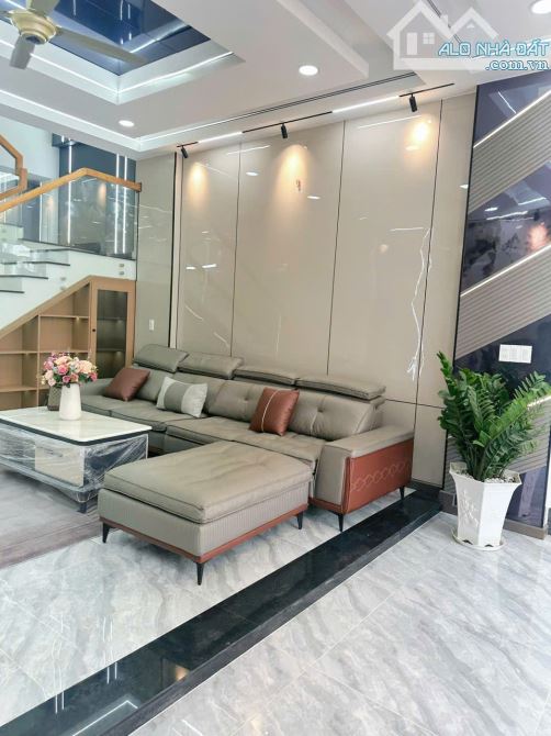 Nhà đẹp như biệt thự tại Hóa An Biên Hòa 2 lầu 1 trệt 230m² full nội thất nhập khẩu - 1