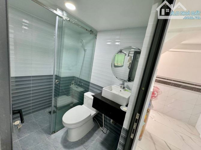 Hiếm - Nhà 80m2, đúc 4 tầng, hẻm 8m Nguyễn Tất Thành – 14,8 tỉ. - 1