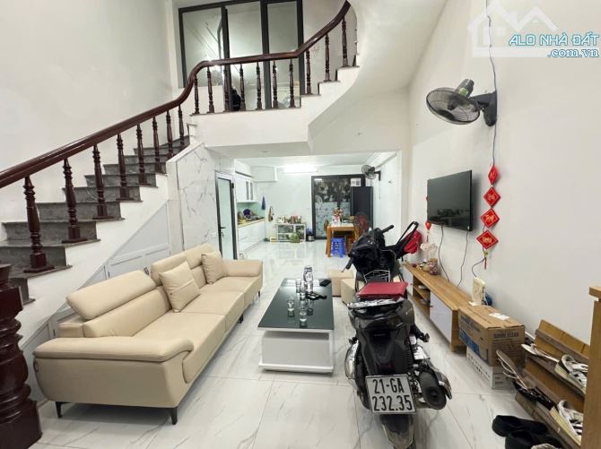 Mỹ Đình, Nhà đẹp, tháng sáng, DT 43m2 x 5 tầng, MT 4,5m, Giá 9,2 tỷ - 1
