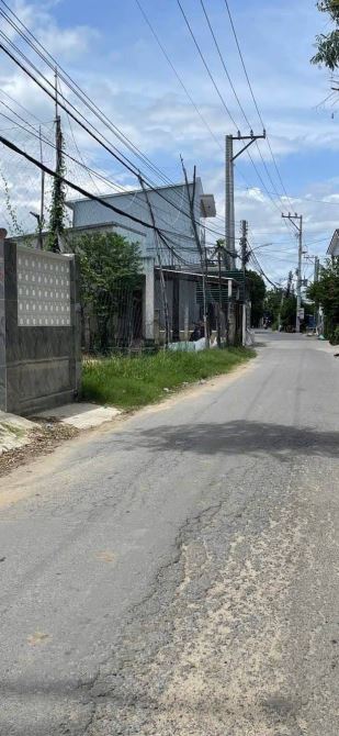 Nhà ngộp 130m2 cần bán gấp giá 915 triệu sổ hồng riêng ở Phước Thạnh - 1