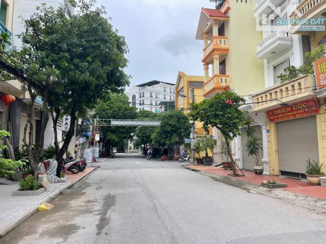 - Bán đất phố Tô Vũ tuyến 2 Văn Cao - kinh doanh buôn bán cực tốt - 1