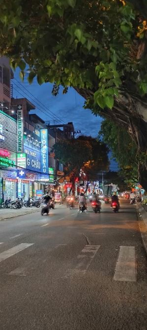 Bán đất 2 MT đường Ông Ích Khiêm. Khuôn đất còn sót lại khu trung tân.198m2.Giá:31 Tỷ - 1