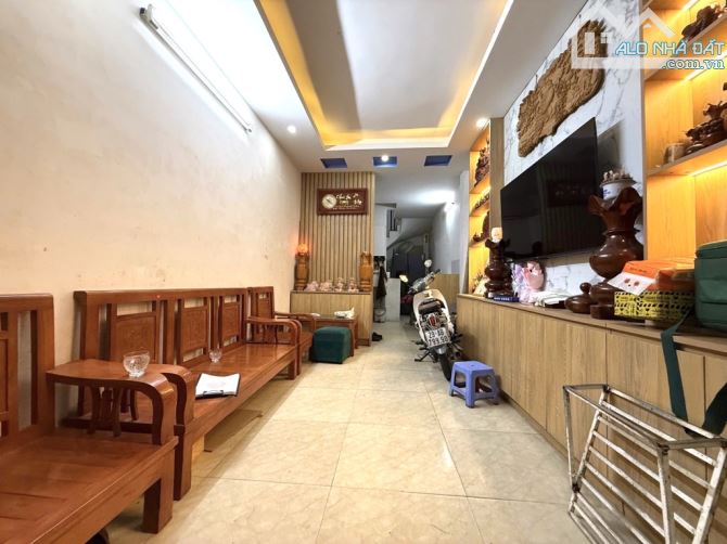 TRUNG TÂM CẦU GIẤY - 5 TẦNG DÂN XÂY – NGÕ THÔNG TỨ TUNG- Ô TÔ TRÁNH _ 5 TẦNG – 30M2 – 7,2 - 1