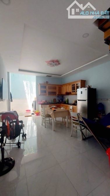 MŨI TÀU TRUÒNG CHINH CỘNG HÒA- P.15 -TÂN BÌNH- DT: 76M2- 2 TẦNG- 5 TỶ 4 - 1