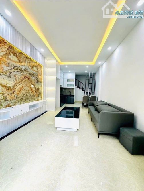 TÔI ĐANG CẦN BÁN CĂN NHÀ XÂY MỚI TINH  38M2 X 5T TẠI PHỐ KIM GIANG GIÁ NHỈNH 8 TỶ - 1