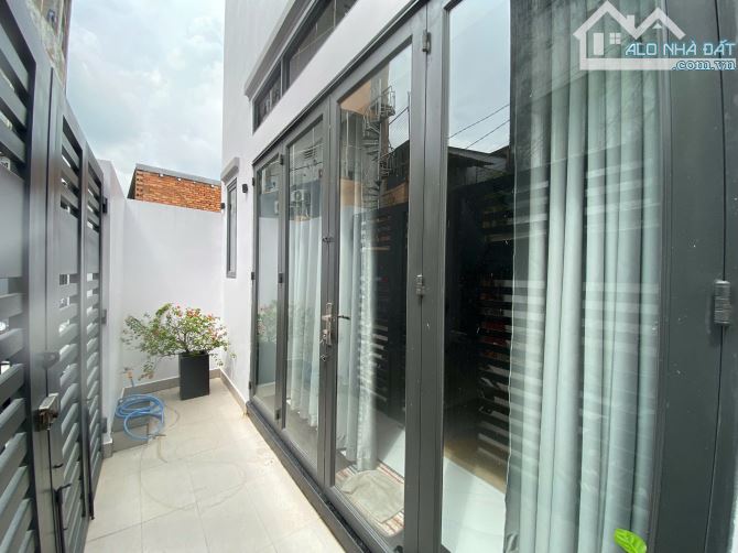 Nhà MỚI 1 trệt 1 lầu 5,2x11 Tỉnh Lộ 10 gần TÊN LỬA - Giá 5,3 tỉ - 1
