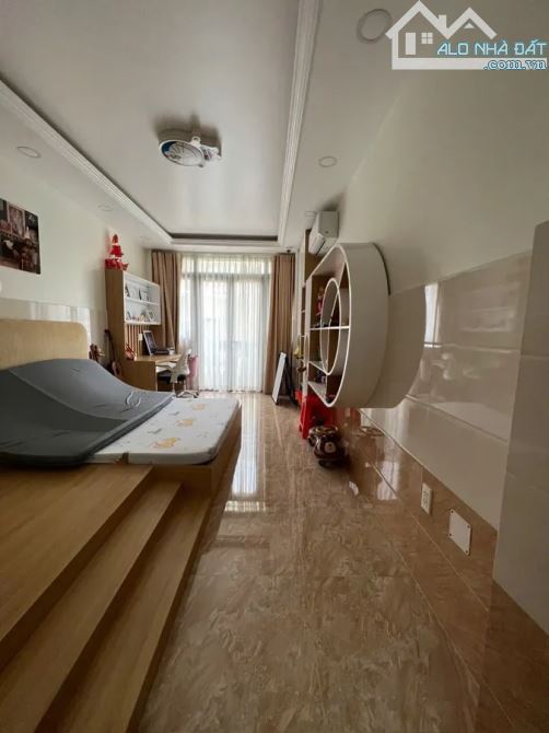 NHÀ SIÊU VIP CÓ HẦM  ÔTÔ VÀO NHÀ NGAY CHỢ HÒA BÌNH TRẦN TUẤN KHẢI Q5 – 7 TẦNG TẦM 17 TỎI - 1