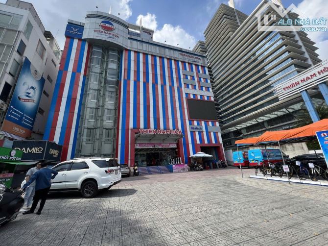 Cần bán tòa nhà MT CMT8, P12, Q10. DT: 34x56m, NH:39m. 2 Hầm 8 Tầng. HĐT 2,4 tỷ/tháng - 1