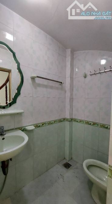 1,95 tỷ. Bán nhà 3,5 tầng tại  Chu  Văn An, Gia Viên, Ngô Quyền  Diện tích 23m , hướng db - 1