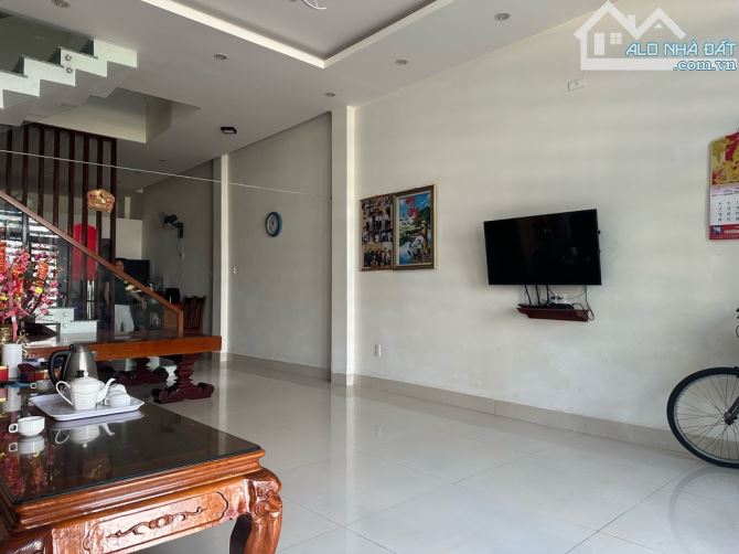 NHÀ ĐẸP KIÊN CỐ VÀO Ở NGAY - 3 TẦNG CHẾ LAN VIÊN – NGAY BÃI TẮM BIỂN – 105M2 - HÀNG F0 - 1