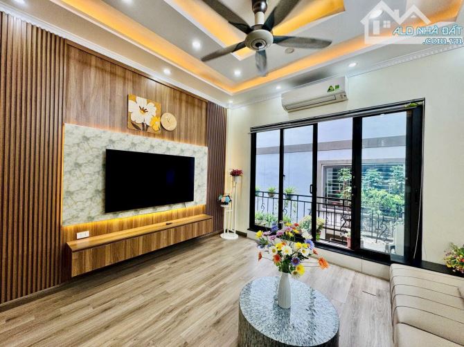 PHÂN LÔ Ô TÔ CHẠY VÒNG QUANH - HỒ ĐỀN LỪ - 45M2 - 5 TẦNG - 2 THOÁNG - 1