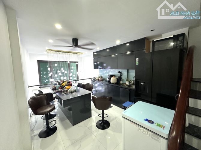 BÁN NHÀ VIỆT HƯNG 35M2, 6 TẦNG, NGÕ NÔNG, Ô TÔ ĐỖ CỔNG, 6.3 TỶ - 1