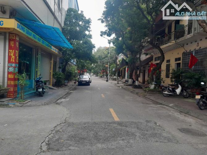BÁN NHÀ 4 TẦNG TRUNG TÂM TP. HƯNG YÊN - Ô TÔ ĐỖ CỬA 🚗 - 1