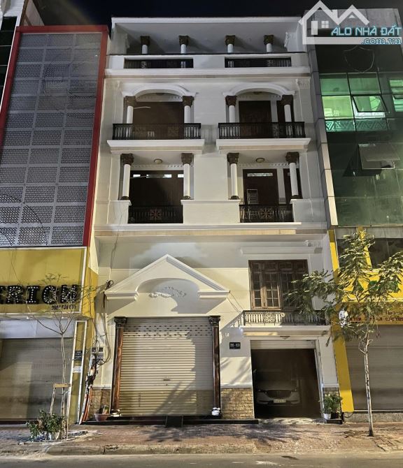 CHO THUÊ NHÀ MT 330 - 332 CAO THẮNG Q10, DIỆN TÍCH: 9x20M, TRỆT 4 LẦU, GIÁ 150 TRIỆU - 1