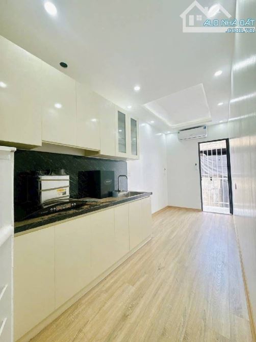 Bán nhà 5 tầng, diện tích 21m2 phố Yên Lãng, ngõ thông. Trung tâm quận Đống Đa giá 3,85 tỷ - 1