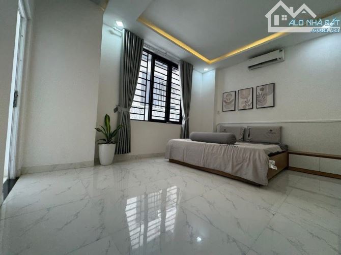 NHÀ ĐẸP 3 TẦNG 3 MÊ KIỆT HUỲNH NGỌC HUỆ SAT ĐƯỜNG FULNT - 1