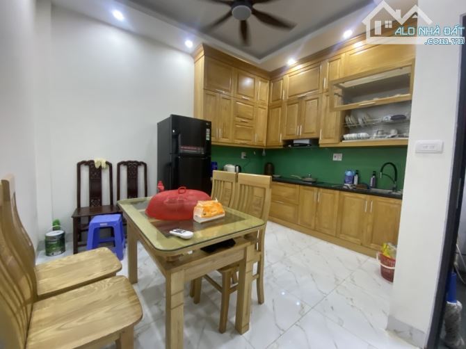 Bán nhà lô góc Tây Sơn gần phố, tặng nội thất, 44m2, 4.2mMT, giá 8.5 tỷ - 1