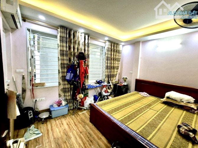 SIÊU PHẨM GẦN HỒ - NÓI KHÔNG NGẬP LỤT - 10M RA Ô TÔ PHỐ QUAN NHÂN - 5 TẦNG DÂN XÂY GIÁ 8TY - 1