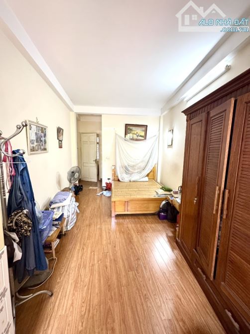 Bán gấp nhà 5 tầng gần ô tô, nhà đẹp, gần viện E khu công chức thành đạt - 1