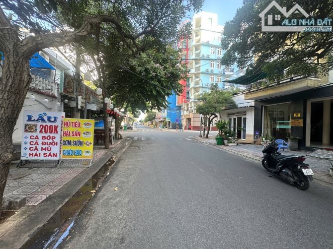 BÁN KHÁCH SẠN MẶT TIỀN ĐƯỜNG TRẦN QUÝ CÁP CÁCH BIỂN BÃI SAU 200M NGANG TRÊN 6.5M - 1