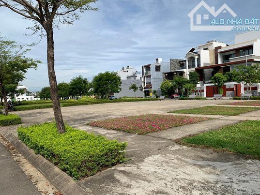💥 Bán Lô Góc 2 MT view CV . DT 386m2 . Tt Hoà Xuân . - 1